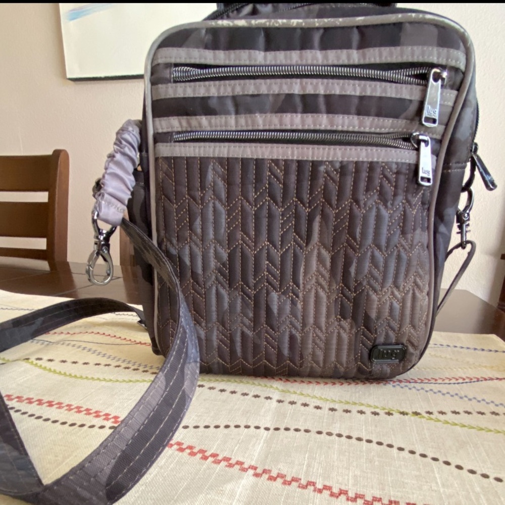Lug Boxcar crossbody